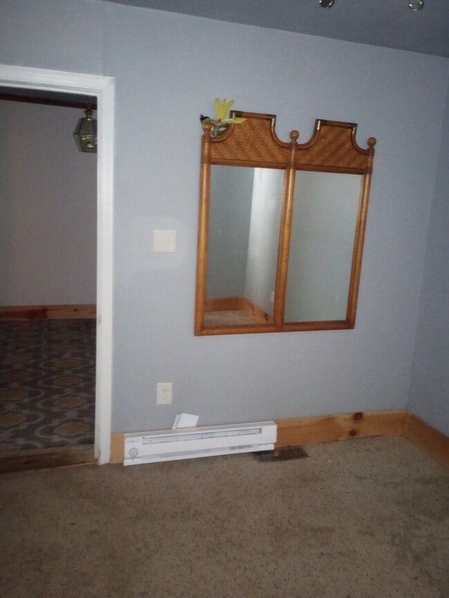 Building Photo - 3 Bedroom 1 Bathroom