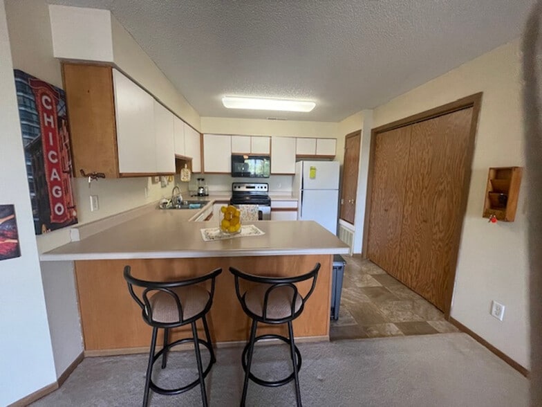 kitchen,W&D - 74 Westside Dr