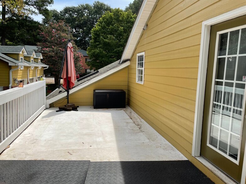 Building Photo - 2027 S Milledge Ave