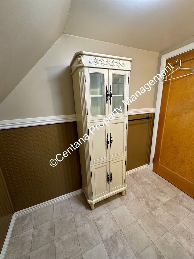 Building Photo - $500 off first months rent on 3 bed 2 bath...
