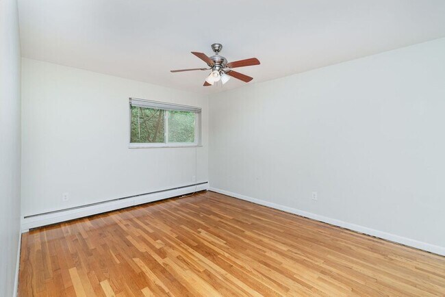 Building Photo - 3525 Linwood Ave