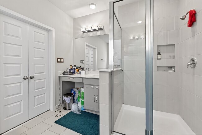 Building Photo - 18619 Greenwood Mdw Trl