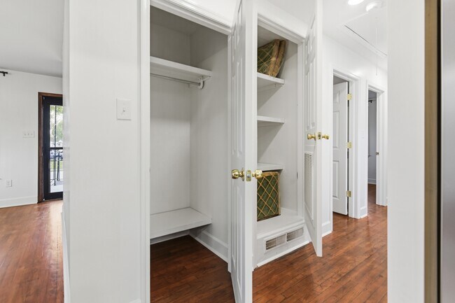 Building Photo - 3831 Hottinger Ave