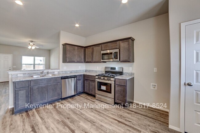 Building Photo - Beautiful 3 Bedroom, 2 Bath Recently Built Home in BA