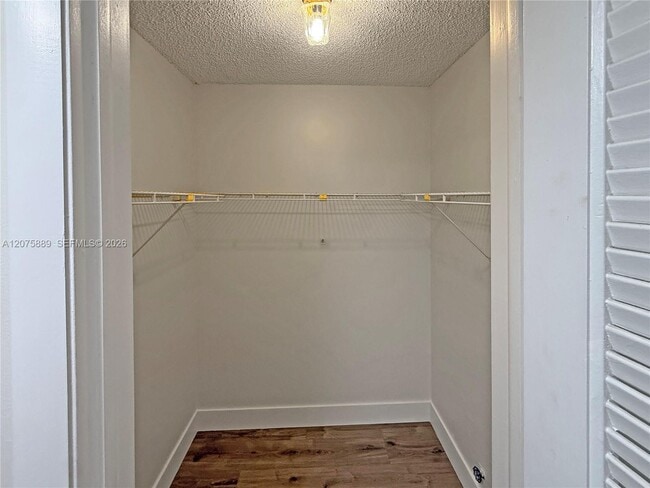 Building Photo - 995 SW 84th Ave