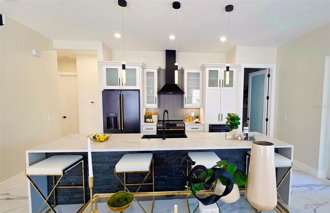 Building Photo - Bold Sarasota Bay Luxury Custom Home, 5 beds/4 baths, Private pool.