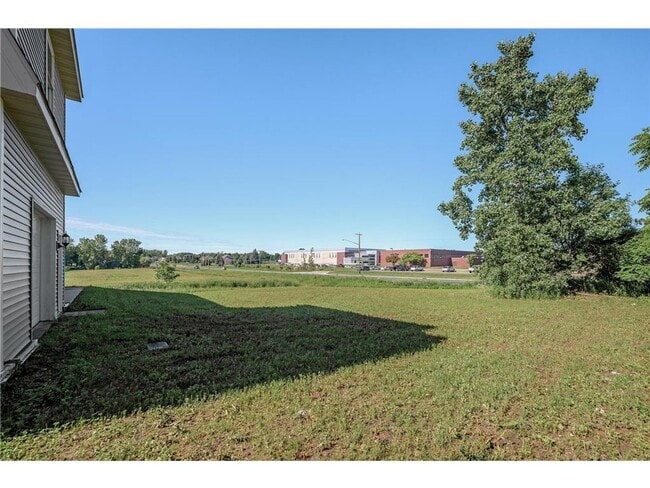 Building Photo - Rare 3 bed 4 bath no upgrade left out! 2 full kitchens, great views, dont miss out!