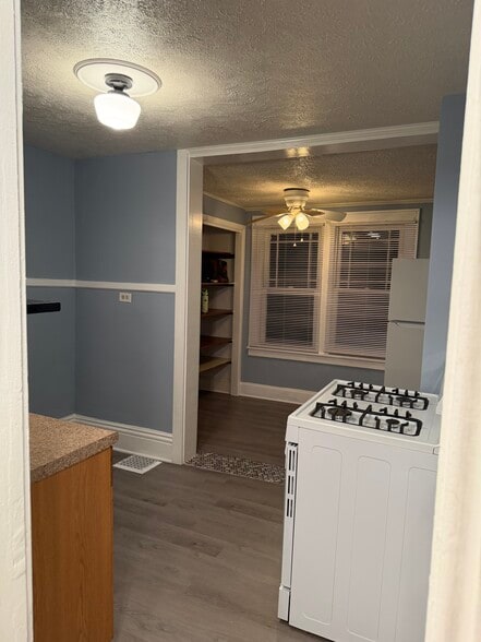 Building Photo - 276 Merriman Rd