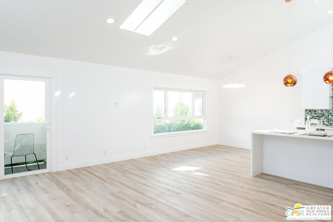 Building Photo - 717 Orlando Ave