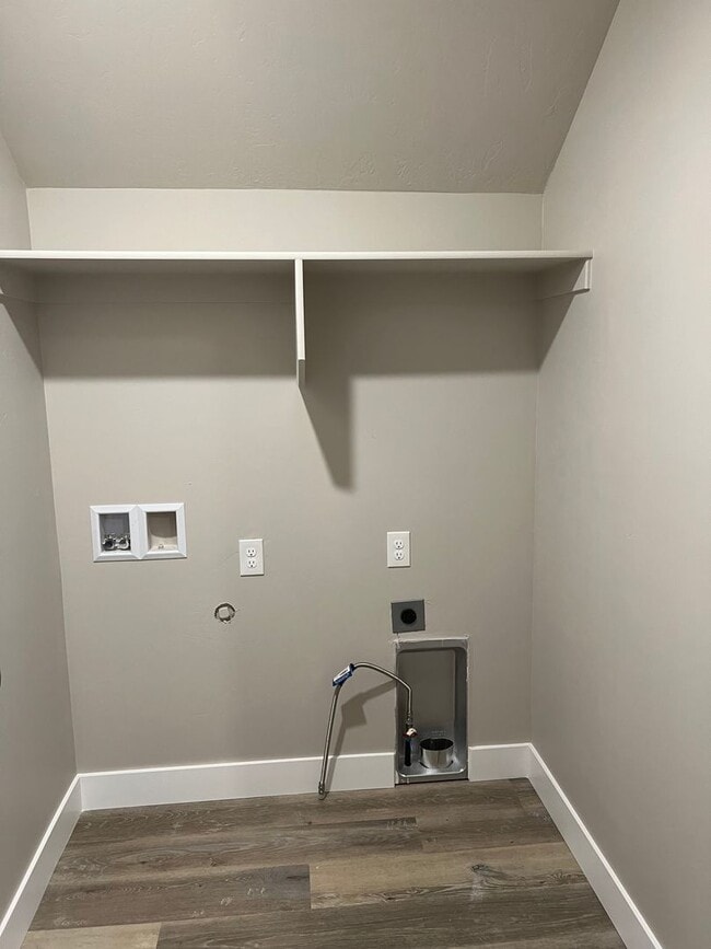 Building Photo - Brand new 3 bedroom 2.5 bathroom townhome