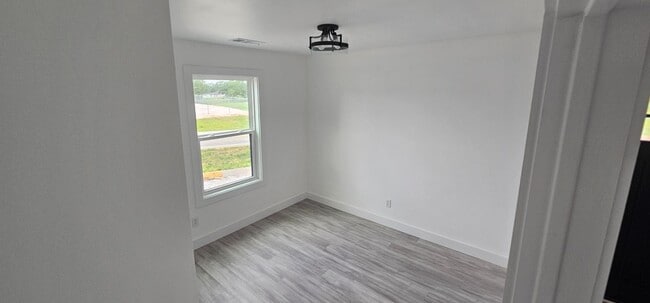 Building Photo - 1511 N Springfield St