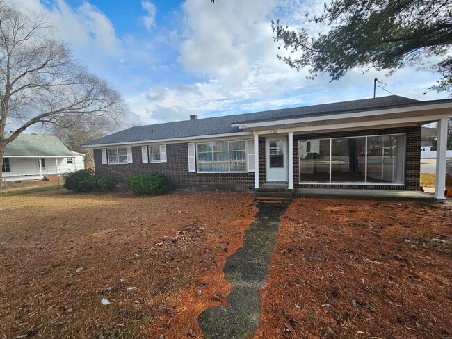 Building Photo - 202 N Caswell St