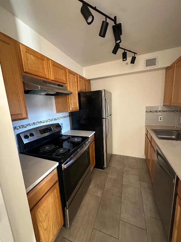 Building Photo - 2-21 Beach 80th St