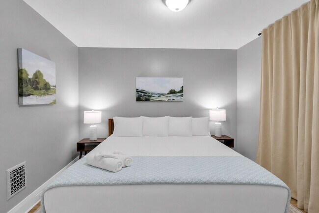 Building Photo - Furnished 4-Bedroom, 2-Bath Lower Unit in North Buffalo