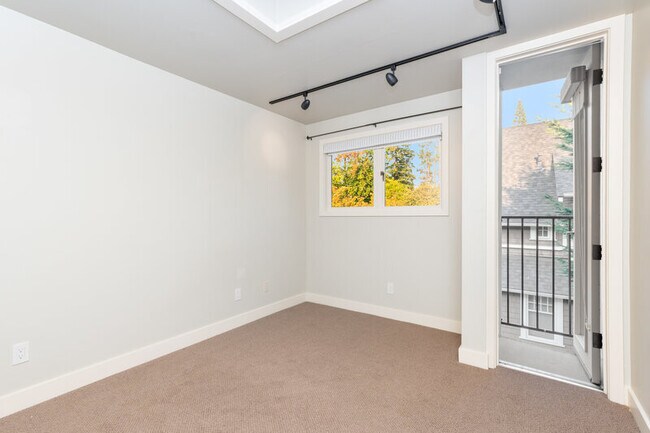 Building Photo - 4115 E Galer St