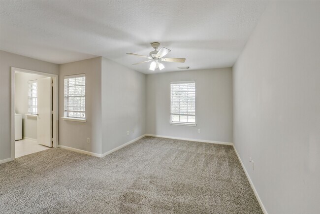 Building Photo - 3231 Stoneydale Ln