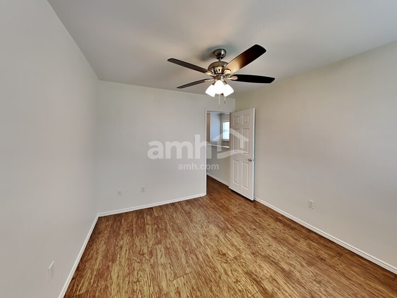 Building Photo - 2848 Deerfern Ln