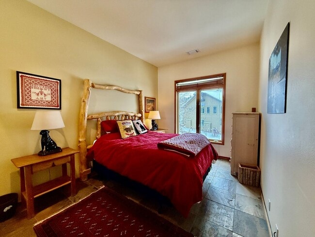 Building Photo - Snowcreek V – Stunning 4 Bed, 3 Bath Corner Unit