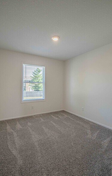 Building Photo - 15835 Hawthorn Dr