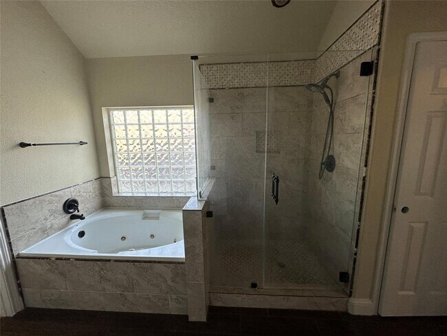 Building Photo - 5703 Saragosa Dr