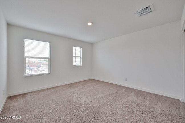 Building Photo - 509 E Elm Ln