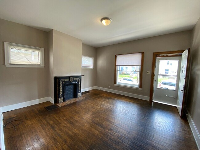 Building Photo - E Woodruff Ave 66-68 RGI