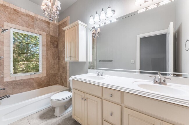 Building Photo - Stunning Townhome