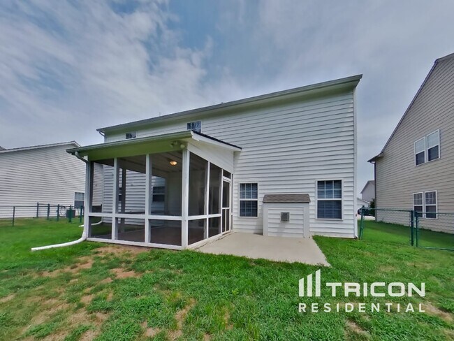 Building Photo - 2990 Parkview Dr