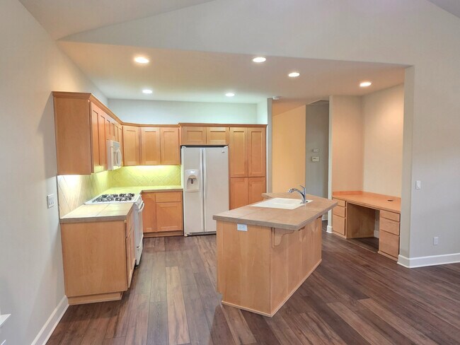 Building Photo - 2423 NW Awbrey Rd