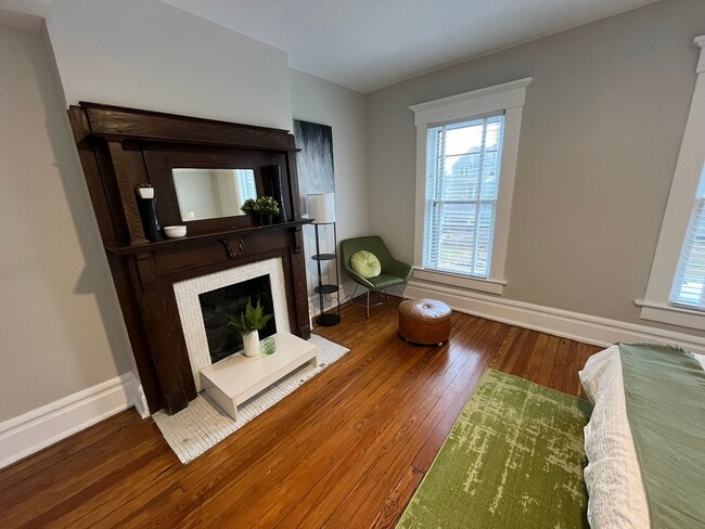 Building Photo - Dennison Ave 866-868 CR