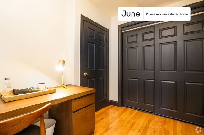 Building Photo - 356 W 39th St