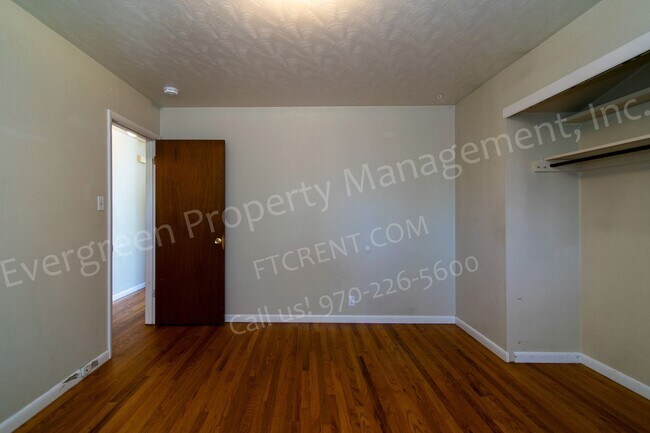Building Photo - 1916 Larkspur Dr
