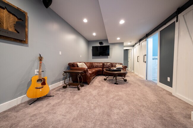 Building Photo - 15863 Kendale Dr