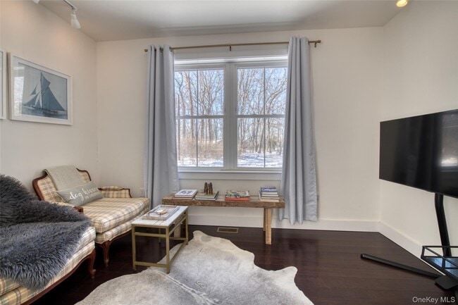 Building Photo - 13595 Soundview Ave