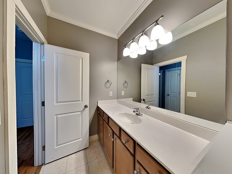 Building Photo - 2088 Eagle Ridge Dr