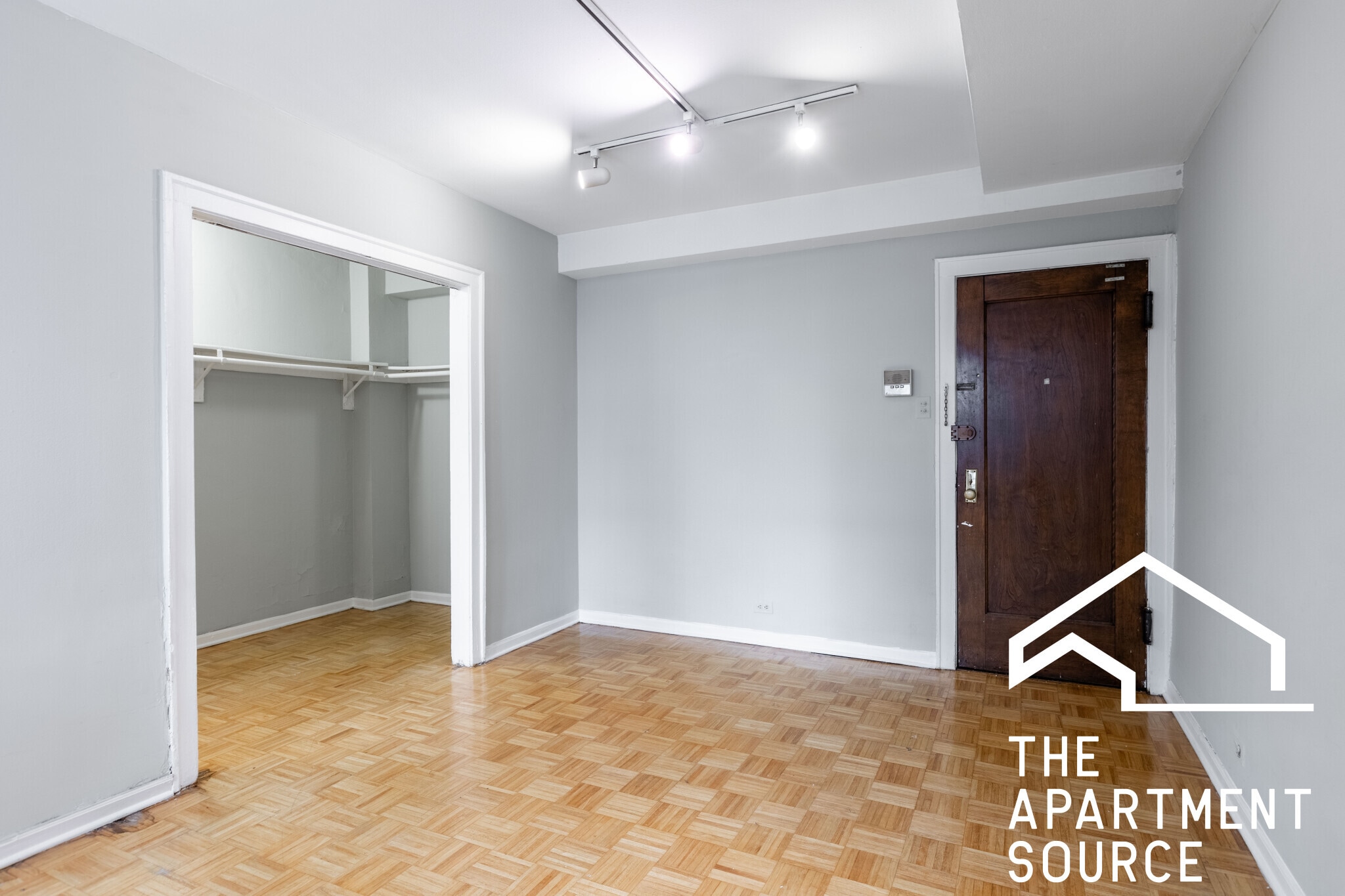 Building Photo - 737 W Belmont Ave