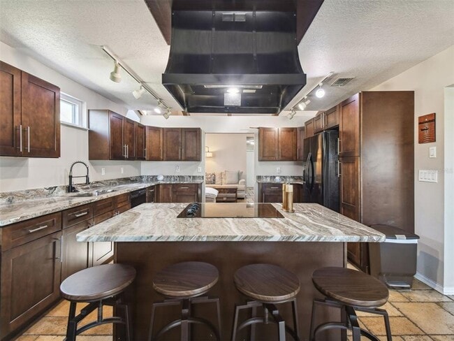 Building Photo - 6241 Bayside Dr
