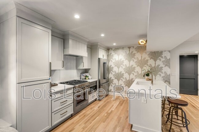 Building Photo - 7 Logan St