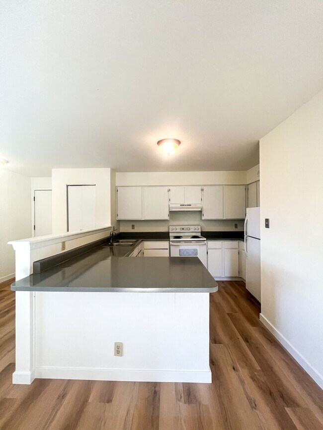 Building Photo - 143 S Zang Way
