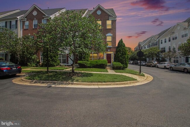 Building Photo - 100 Meadows Ln