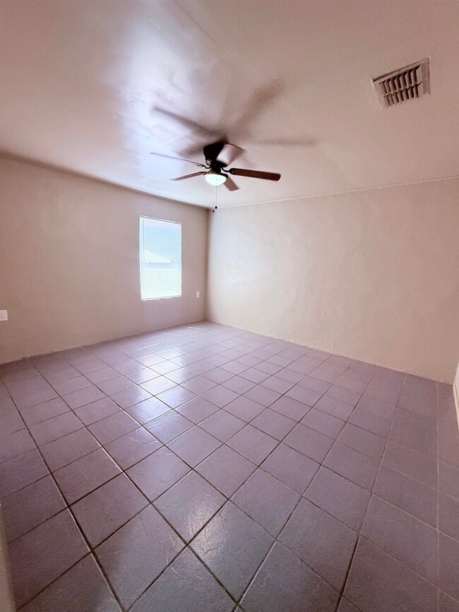 Building Photo - 502 El Monte Loop