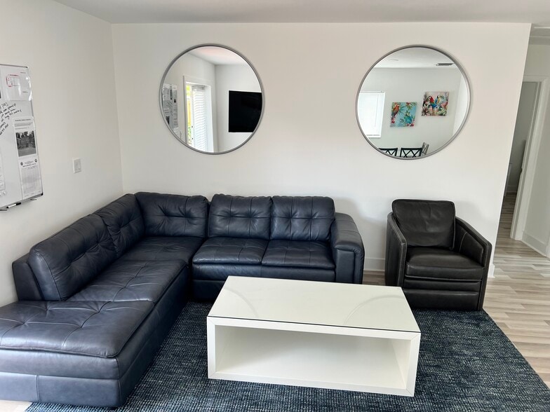 Building Photo - 1702 SW 20th St