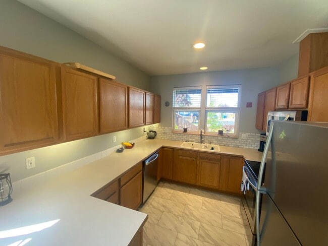 Building Photo - Single level home located in Redmond!  RV ...