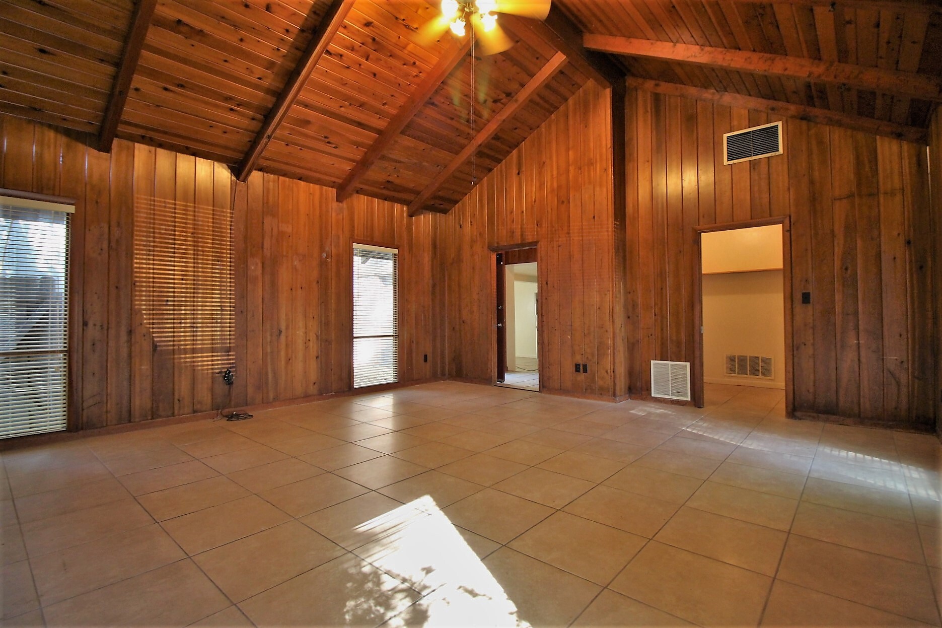 Vaulted Great Room - 21 NW 21st St
