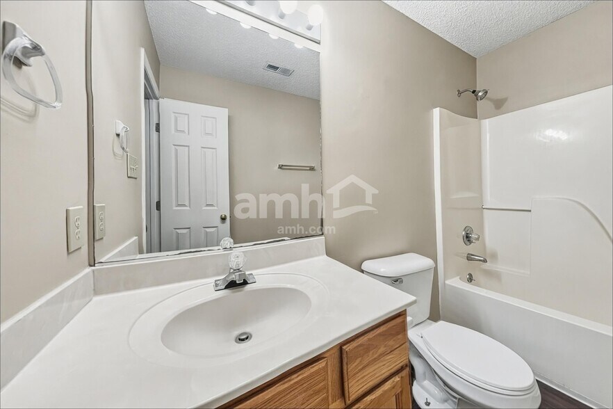 Building Photo - 1517 Autumn Ridge Dr