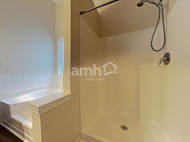 Building Photo - 214 Hidden Creek Pt