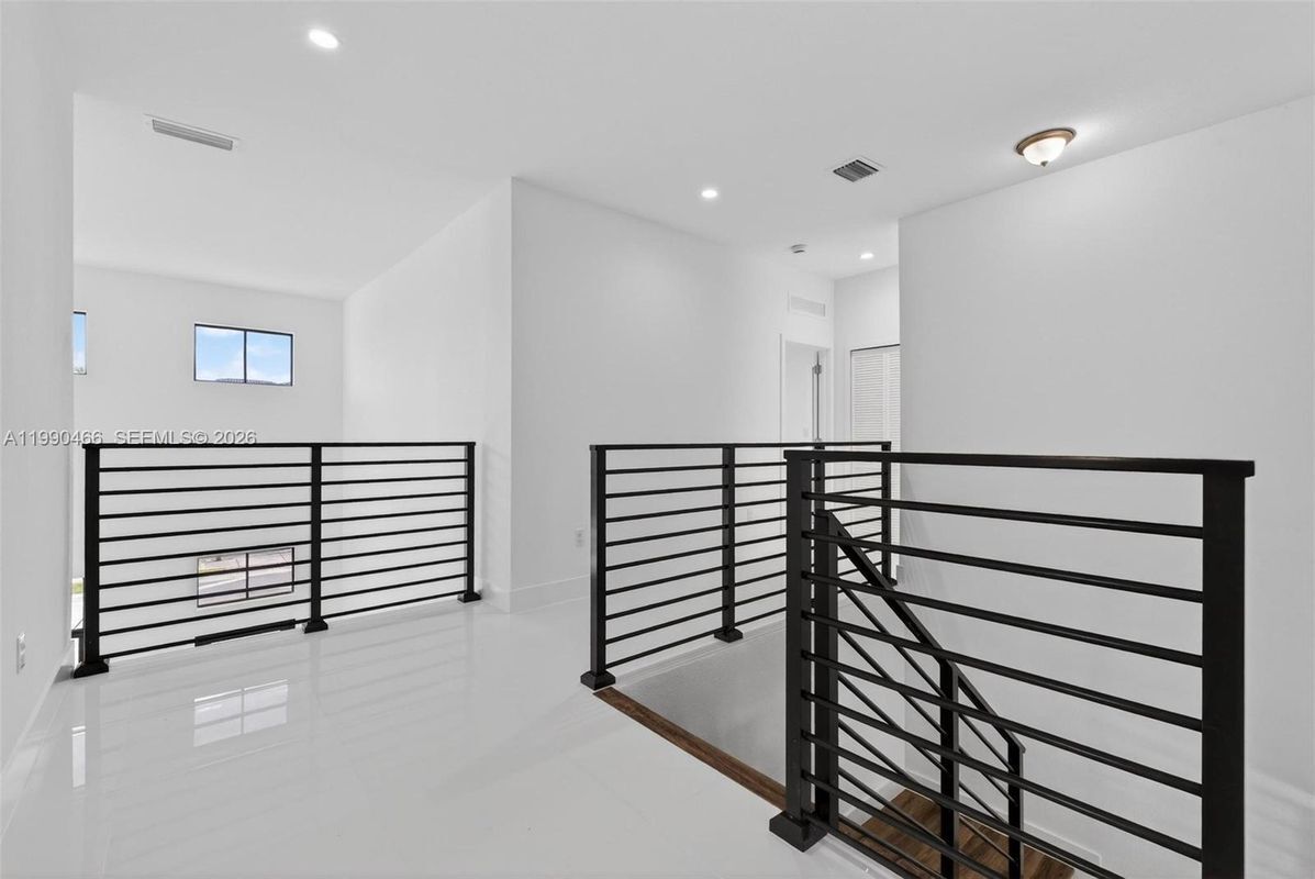 Building Photo - 15441 SW 20 Ln