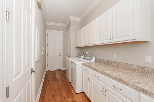 Building Photo - 9051 SW Pepoli Way
