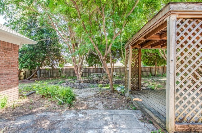 Building Photo - 5624 Annandale Dr