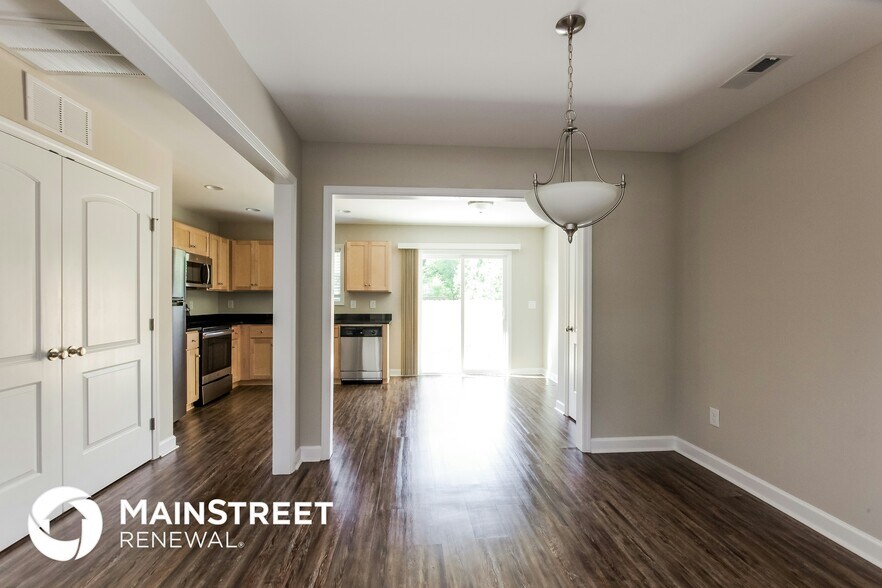 Building Photo - 510 Rogers Lake Rd E